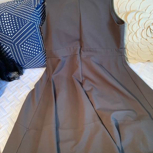 Sleeveless fit and flare dress - Picture 4 of 7